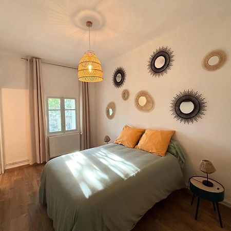 Appartement Eygalieres Avec Petit Jardin Zewnętrze zdjęcie