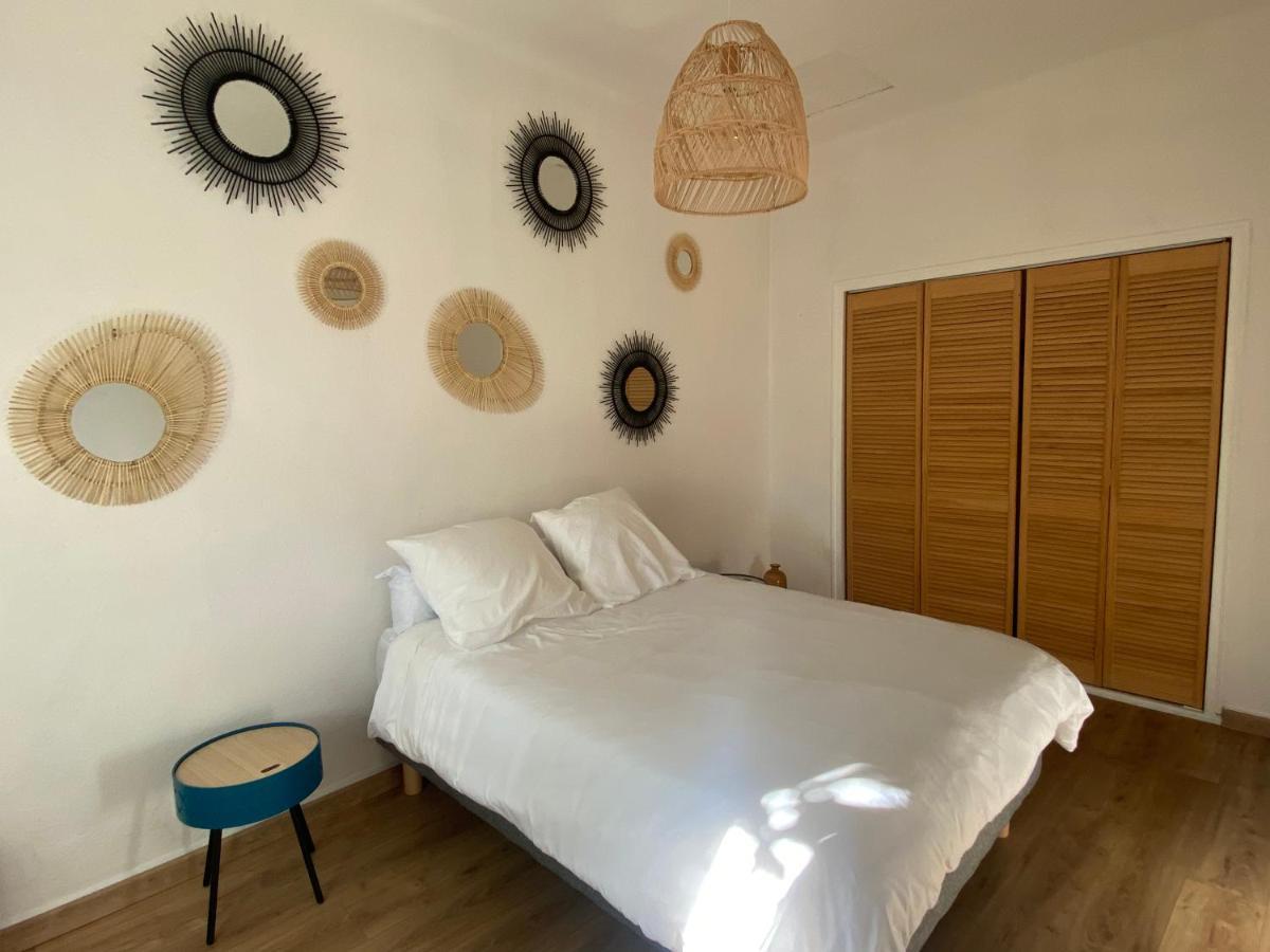 Appartement Eygalieres Avec Petit Jardin Zewnętrze zdjęcie